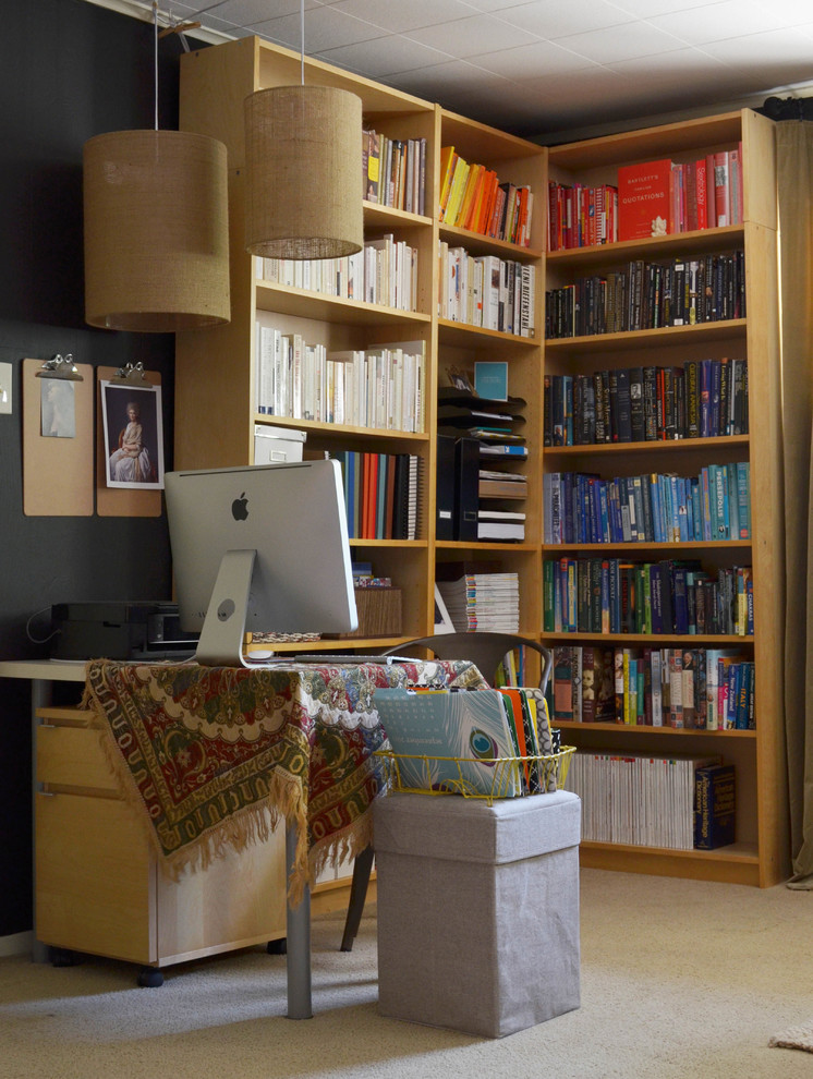 Рабочая зона с книжными шкафами