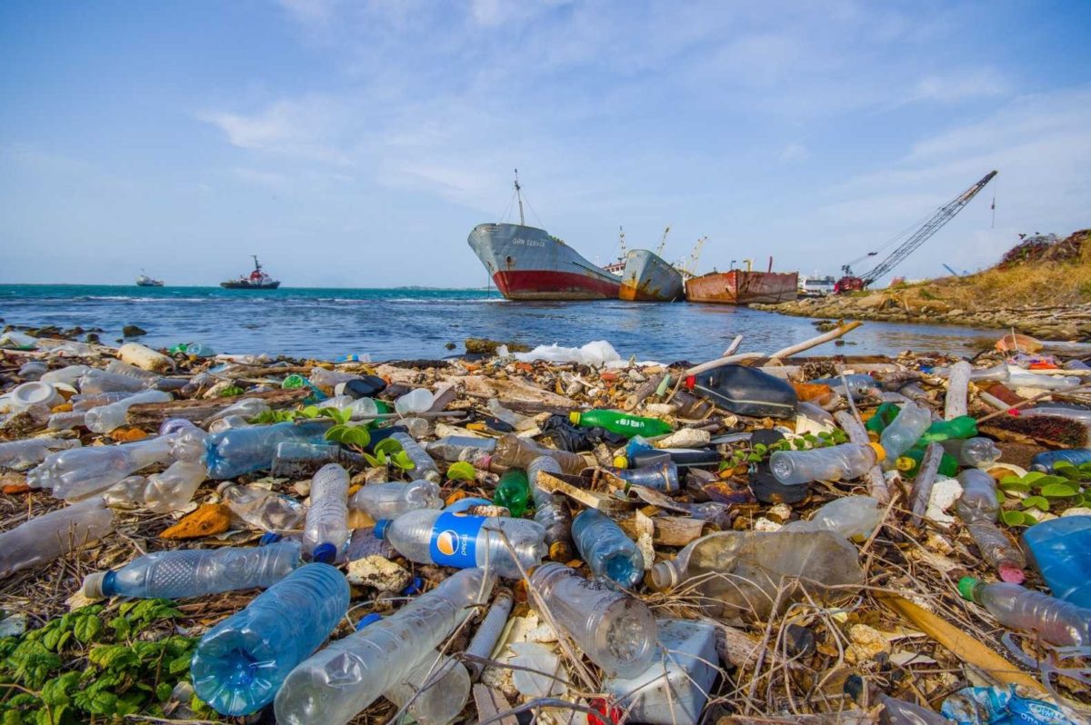Пластиковый мусор в море