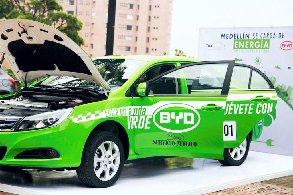 A new green electric taxi in Medellín