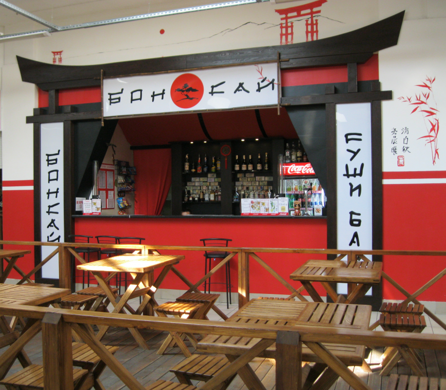 Где кафе суши. Мини суши ресторан в Японии. Кафе в японском стиле. Японский ресторан Суси в Японии. Вывеска японского ресторана.