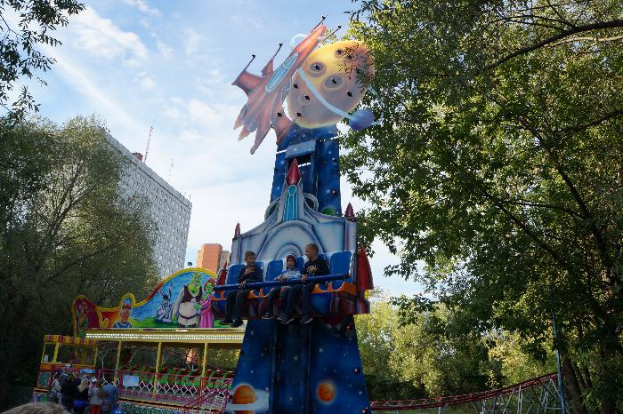 Детский парк развлечений в парке Дружбы на Речном вокзале